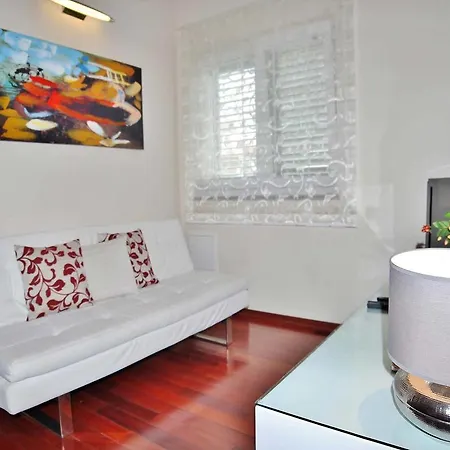 Gaga Apartmán *